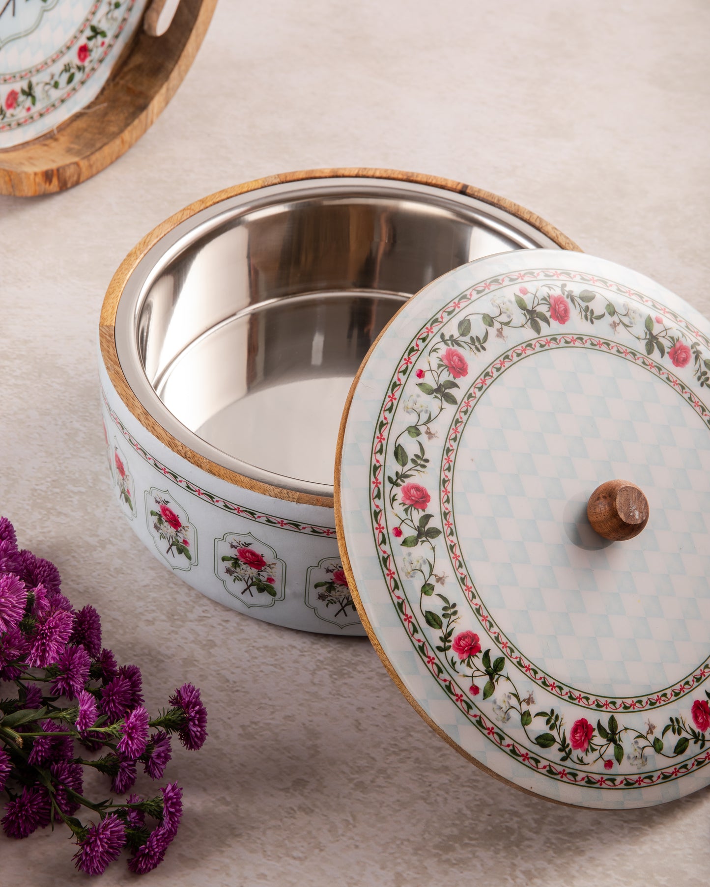 Pink rose bowls with steel pots