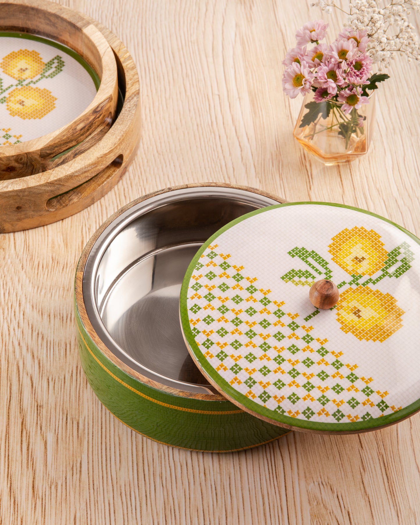 Bowls with steel pots - Aparajita - Off white